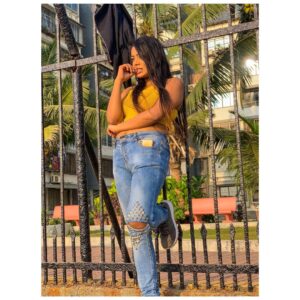 Archana Prajapati Instagram - "Take a moment to be thankful for small mercies" 
PC by :- @mir_umar11 
#afternoon #love #photography #instagood #nature  #photooftheday #sun #sunset #ArchanaPrajapati #InstaHit #yellowlab #artistlife #theatreartist