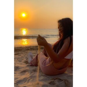 Archana Prajapati Instagram - There’s nothing like a beautiful sunset to end a healthy day." Pic credit: @mirr_umar thank you  #beachvibes #sunsetlover #possitivevibes #beachphotography #instagramindia🇮🇳 #goodnight