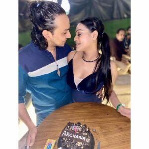 Archana Prajapati Instagram - @directorshadab8 @143noor @arafatmehmoodofficial @manzarmir @aadilgurezi @avanish_director @mir_umar11 @arpitarajput_13 @shivaanibamne @nidhisingh3004 #sofiya 

Thank you everyone for making my birthday special 
I will put a smile on my face and won’t let the troubles of life get me down because it’s my birthday today. A very happy birthday to me!