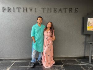 Archana Prajapati Instagram - After the show ❤️ 
.
❤️❤️🥰🥰🥰❤️❤️ 💐🌺🥰🔥🔥 

@prithvitheatre @directorshadab8 @castingnoor 
#play #showscratch #showsomelove #happy #lovestatus @directorshadab