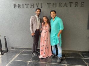 Archana Prajapati Instagram - After the show ❤️ 
.
❤️❤️🥰🥰🥰❤️❤️ 💐🌺🥰🔥🔥 

@prithvitheatre @directorshadab8 @castingnoor 
#play #showscratch #showsomelove #happy #lovestatus @directorshadab