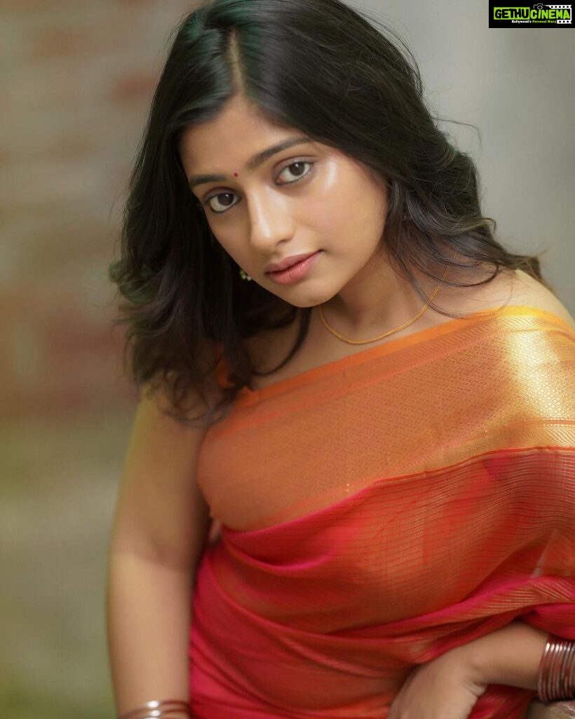 Archana Ravichandran Instagram - The red saree series dump 📷 . . . PC : @camerasenthil Outfit : @kaarigai.sarees Mua : @rajalakshmi_bridalmakeup Shoot organised by @rrajeshananda
