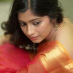 Archana Ravichandran Instagram – Saree dreams and red themes be like❤️‍🔥
.
.
PC : @camerasenthil 
Mua : @rajalakshmi_bridalmakeup 
Saree : @kaarigai.sarees 
Shoot organised by @rrajeshananda