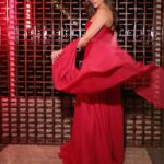 Archana Vijaya Instagram - Red - Hot or not ? 💥♥️💃🏽 Let’s try this new poll feature on Insta ?! 😜😂 Borrowed from erstwhile Twitter ! 😛😁 Outfit - @gauriandnainika Makeup - @makeupbyniharikamukim Photography - @lakshay.dargan
