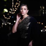 Archana Vijaya Instagram - Reaching out for the festive lights and the air purifier !!! If you may ! 😜 Had the pleasure of hosting the launch of #RegioItalia by @raymond_the_complete_man last night at the Italian Embassy in Delhi . Truly was a breathtaking show, beautifully done by @anuahuja1 and the ensembles were magnifico to say the least ! 💯♥️ Outfit - @namratajoshipura Make up - @makeupbyniharikamukim Hair - @rajchauhan_hairstylist