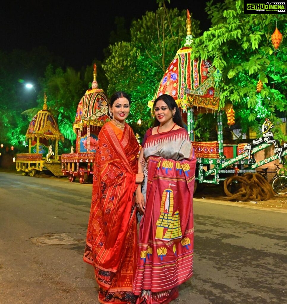 Archita Sahu Instagram - We are celebrating Rathayatra with the handloom of Odisha with pride !!! Rathayatra special saree by @iktaara_by_anindita ଆପଣମାନଙ୍କର ଭଜନ କିମ୍ବା ଫଟୋ ସହିତ ukମତେ ଟ୍ୟାଗ୍ କରି #morathyatra2023 ସହିତ ପୋଷ୍ଟ୍ କରିବା ପାଇଁ ଭୁଲିବେ ନାହିଁ । #jayjagannath #rathyatra #magnumopusodishaweaves #iktaaraodiyavarnamalasaree #MyHandloomMyPride #vocalforlocal #wearhandloom #handloomsaree #archita #sabyarchita #odishaweaves #odishahandloom #sareestyling #fashionstyling #archita #sareefashion #sareelove #sareeinfluencer #handloominfluencers #odishaloom #sambalpuri #pattasaree #sareeindia