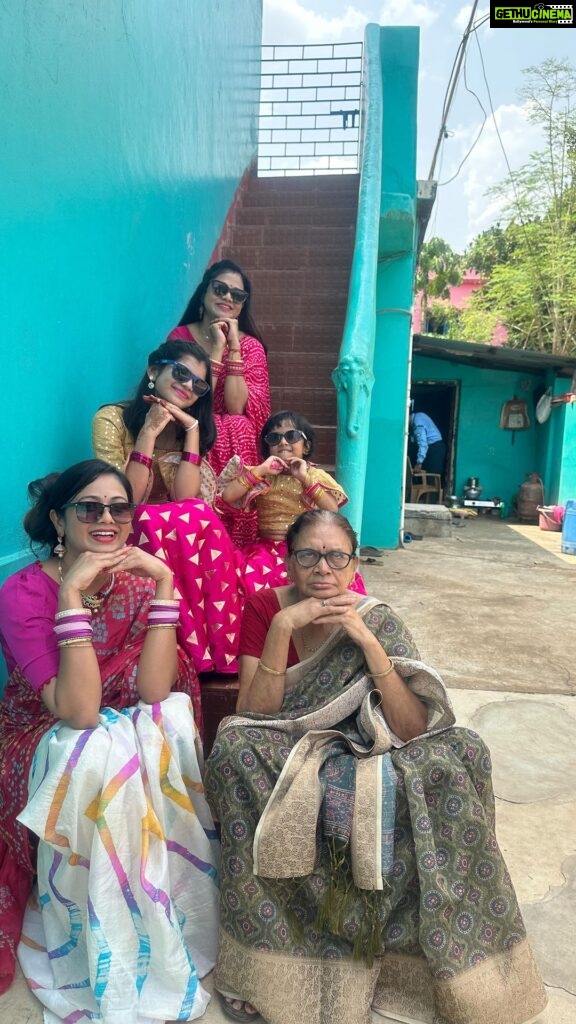 Archita Sahu Instagram - We have always celebrated Raja at my aja aie ghara ever since I was born !!!! Here is a glimpse of this year Raja ❤️❤️❤️❤️ #jatni #khordha #raja #family #love