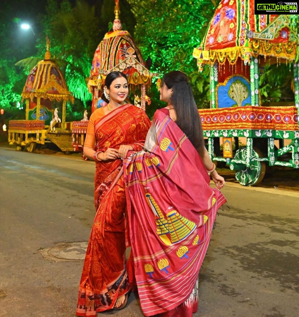 Archita Sahu Instagram - We are celebrating Rathayatra with the handloom of Odisha with pride !!! Rathayatra special saree by @iktaara_by_anindita ଆପଣମାନଙ୍କର ଭଜନ କିମ୍ବା ଫଟୋ ସହିତ ukମତେ ଟ୍ୟାଗ୍ କରି #morathyatra2023 ସହିତ ପୋଷ୍ଟ୍ କରିବା ପାଇଁ ଭୁଲିବେ ନାହିଁ । #jayjagannath #rathyatra #magnumopusodishaweaves #iktaaraodiyavarnamalasaree #MyHandloomMyPride #vocalforlocal #wearhandloom #handloomsaree #archita #sabyarchita #odishaweaves #odishahandloom #sareestyling #fashionstyling #archita #sareefashion #sareelove #sareeinfluencer #handloominfluencers #odishaloom #sambalpuri #pattasaree #sareeindia