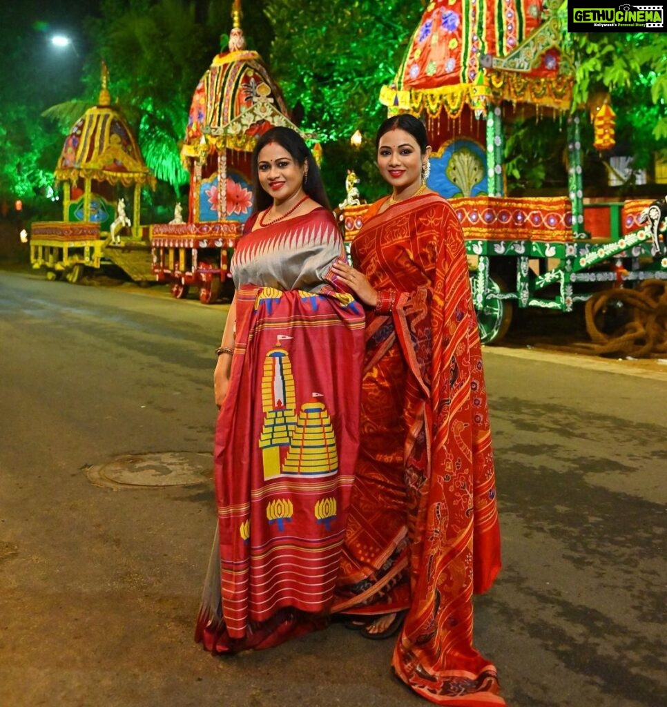 Archita Sahu Instagram - We are celebrating Rathayatra with the handloom of Odisha with pride !!! Rathayatra special saree by @iktaara_by_anindita ଆପଣମାନଙ୍କର ଭଜନ କିମ୍ବା ଫଟୋ ସହିତ ukମତେ ଟ୍ୟାଗ୍ କରି #morathyatra2023 ସହିତ ପୋଷ୍ଟ୍ କରିବା ପାଇଁ ଭୁଲିବେ ନାହିଁ । #jayjagannath #rathyatra #magnumopusodishaweaves #iktaaraodiyavarnamalasaree #MyHandloomMyPride #vocalforlocal #wearhandloom #handloomsaree #archita #sabyarchita #odishaweaves #odishahandloom #sareestyling #fashionstyling #archita #sareefashion #sareelove #sareeinfluencer #handloominfluencers #odishaloom #sambalpuri #pattasaree #sareeindia