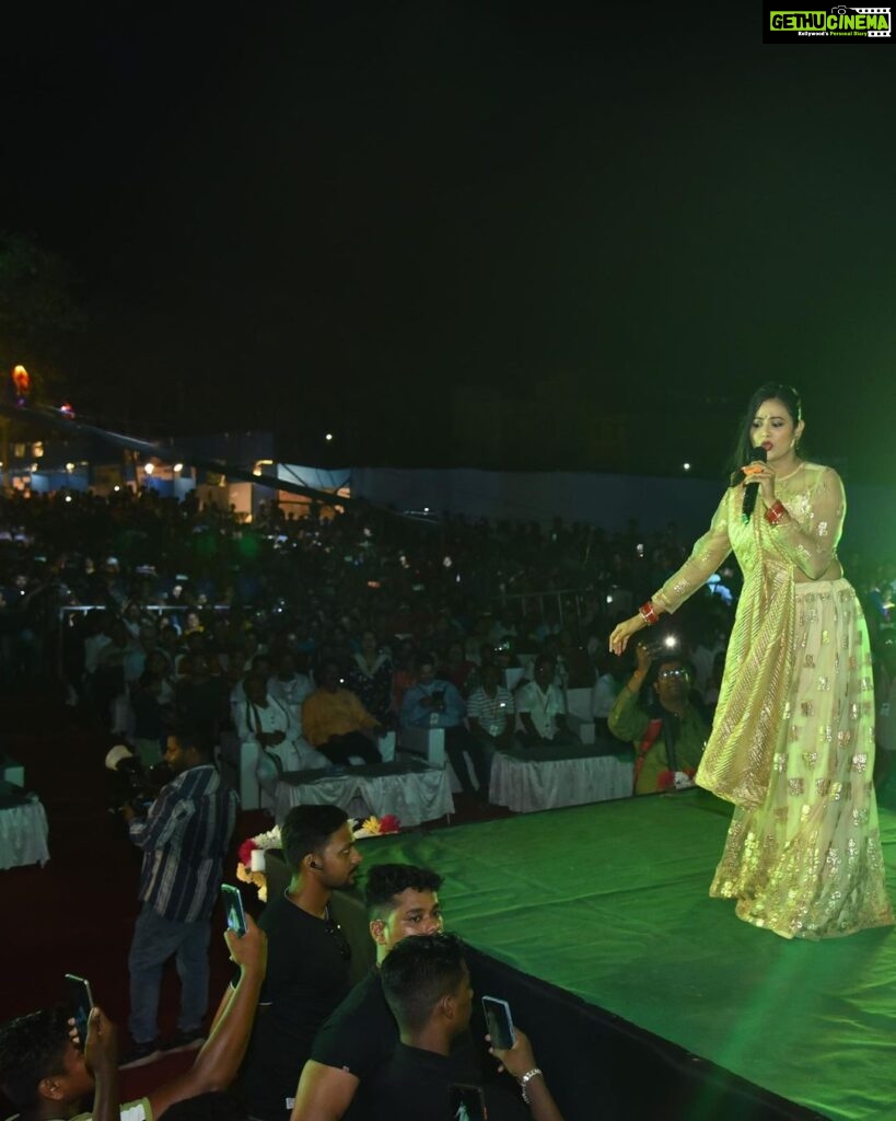 Archita Sahu Instagram - Bhubaneswar !!! Had never imagined Raja could be this grand here at Nayapalli and Nuagaon !!! Grateful for the love we got at both the places ! My outfit designed by @sabyasachi_satpathy @keembdanti #bhubaneswar #templecity #raja