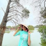 Archita Sahu Instagram - Many of you asked what I was wearing in last few posts . That’s ‘Ao dai’ . It’s the Vietnamese dress basically a silk tunic with straight pants . I got to know about it while talking to few locals who helped me with the shop address too to buy from. And here I am with few newly made local friends ❤️ NB : last pic shows my touristy mode 😂 #aodai #hoankiem #cafe #SabyArchita #archita #travel #road #rickshaw #bus #cafehoankiem #highlandcoffee