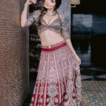 Arti Singh Instagram - Piya tose naina lage re❤️❤️ Shoot concept & creative Direction: @thebridesofindia @mansidhanak Hair by: @themadhurinakhale Makeup by: @makeupbytabeer_a Makeup products: @Nourrbymallikabhat On set styling: @stylebysugandhasood @micu_28_ Location: @westinmumbaipowai Outfit: @rockystarofficial Jewellery: @rimayuO7 Production: @mansidhanak @vinavb @mehtaakshit @revurgeofficial Photography by: @seventybytwo #TheBridesofIndia ✨🧿