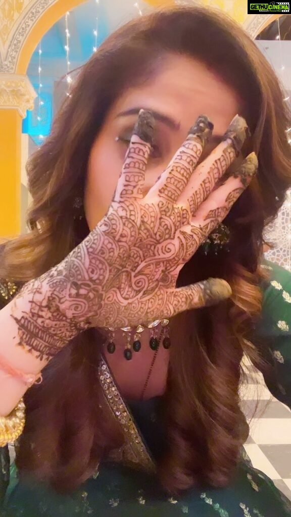 Arti Singh Instagram - Crushing on my mehendi ❤️