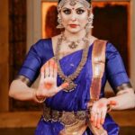 Asha Sharath Instagram - Let the light of Durga guide you through the darkness and lead you to victory @mukeshmuralimakeover 📷@sonaweddingcompany