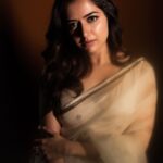 Ashika Ranganath Instagram - Brightening your feed with early diwali wishes.. Happy Diwali 🪔 Happy Deepavali!!! Saree by @raw_mango Stylist @varshini_janakiram @stilerush_by_varshinijanakiram Asst styling @kavya.shivashankar Make up @shreeyapawar_makeup_studio Hair @paramesh_hairstylist Shot by @vasukikarkone @chethna_k Jewellery @joscojewellers