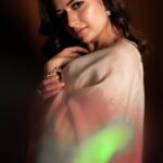 Ashika Ranganath Instagram - Brightening your feed with early diwali wishes.. Happy Diwali 🪔 Happy Deepavali!!! Saree by @raw_mango Stylist @varshini_janakiram @stilerush_by_varshinijanakiram Asst styling @kavya.shivashankar Make up @shreeyapawar_makeup_studio Hair @paramesh_hairstylist Shot by @vasukikarkone @chethna_k Jewellery @joscojewellers