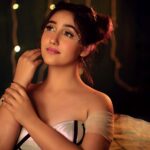 Ashnoor Kaur Instagram - Halloween 2k23🧚🏻 . . . 👗 @leaclothingco x @mad.micron 🧣 @littlepuffsofhappiness @styleitupwithraavi 📸 @potraitdeewana 💁🏻‍♀️ @flawlesshair_by_sharmila 💄@jyotijainmakeovers