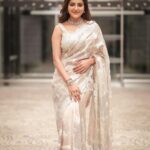 Athulya Ravi Instagram - Unleashing the inner sparkle ✨ #sparkle #innersparkle #lifegoals #everydayisagift ! Jwelry @kalyanjewellers_official Saree @shavetaandanuj M&H @mua_vijisharath Styling @manogna_gollapudi Assistant @sunandini_vijjagiri