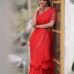 Athulya Ravi Instagram - Happy diwali to all my sweethearts 🪔❤️ என்றென்றும் உங்கள் இல்லங்களிலும் உள்ளங்களிலும் மகிழ்ச்சி பொங்க இனிய தீபாவளி நல்வாழ்த்துக்கள் 🪔 #happydiwali #diwali #prosperity #happiness #goodhealth #positivity #godbless #diwalivibes✨ 👗 @issadesignerstudio @manogna_gollapudi 📸 @camerasenthil @arupre_makeup_artist