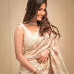 Athulya Ravi Instagram - Unleashing the inner sparkle ✨ #sparkle #innersparkle #lifegoals #everydayisagift ! Jwelry @kalyanjewellers_official Saree @shavetaandanuj M&H @mua_vijisharath Styling @manogna_gollapudi Assistant @sunandini_vijjagiri