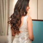 Athulya Ravi Instagram - Unleashing the inner sparkle ✨ #sparkle #innersparkle #lifegoals #everydayisagift ! Jwelry @kalyanjewellers_official Saree @shavetaandanuj M&H @mua_vijisharath Styling @manogna_gollapudi Assistant @sunandini_vijjagiri