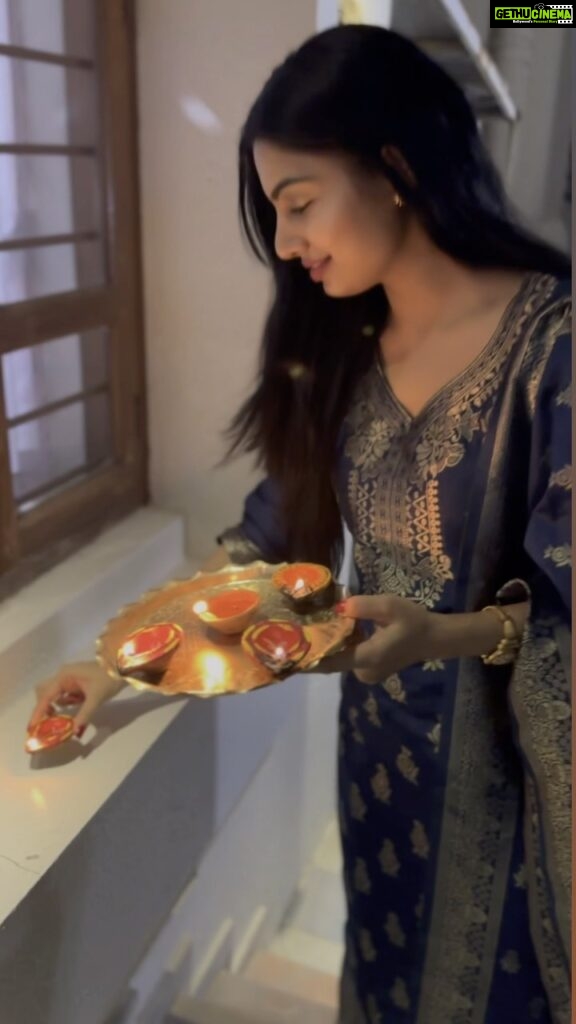 Avani Modi Instagram - Happy Diwali 🪔 Let’s burn all our worries and sorrows in the flame of Diyas and welcome the new year filled with love luck and prosperity 🎉💥🪔☺❤