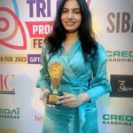 Avani Modi Instagram – Happy and honoured to have received #SIBA award organised by @brandfluenzers and @credaigandhinagar at @gift_city_gandhinagar today. 

Dress: @sheclosetbhopal 

Thank you ❤️ Green City – Gandhinagar