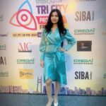 Avani Modi Instagram – Happy and honoured to have received #SIBA award organised by @brandfluenzers and @credaigandhinagar at @gift_city_gandhinagar today. 

Dress: @sheclosetbhopal 

Thank you ❤️ Green City – Gandhinagar