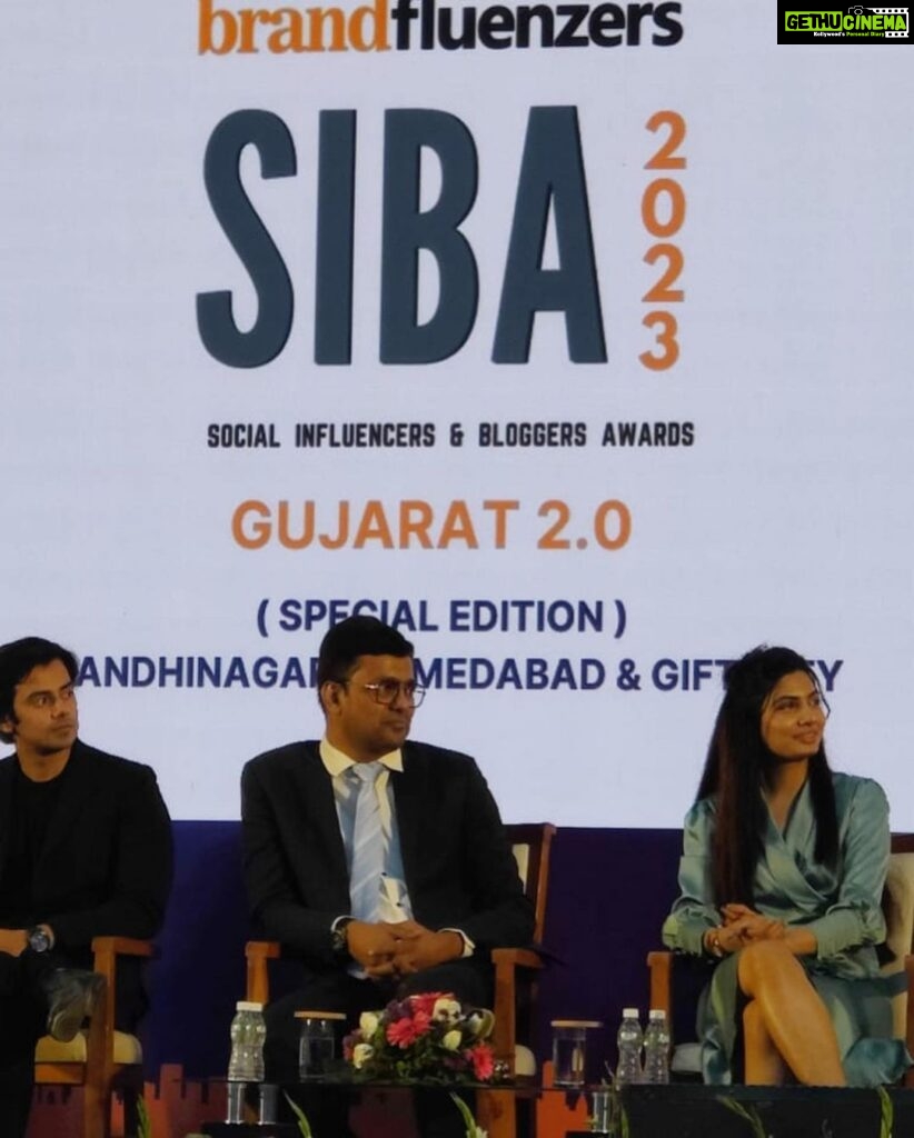 Avani Modi Instagram - Happy and honoured to have received #SIBA award organised by @brandfluenzers and @credaigandhinagar at @gift_city_gandhinagar today. Dress: @sheclosetbhopal Thank you ❤ Green City - Gandhinagar