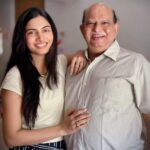 Avani Modi Instagram - Happy Father’s Day Pappa. @vinodmodicom દુનિયાના બધા મોટિવેશનલ સ્પીકર એક તરફ... અને પપ્પા ના મોઢામાંથી બોલાયેલ *હું બેઠો છું ને* આ શબ્દો એક તરફ... @eshanmodi #photography @theparulkashyapmodi @alkamodicom #fathersday #fatherdaughter #love #life #family #sunday