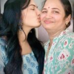 Avani Modi Instagram - आज उसका दिन है…., जिसकी वजह से मेरा हर दिन है। Happy birthday Maa…..! Loads of love and hugs to you. @alkamodicom #happybirthday #mother #momlove #julybirthdays #loveyoumom #love #happiness #joy #life