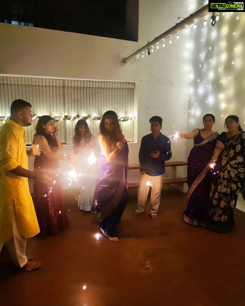Avinash Tiwary Instagram - I had the best Diwali ever... All the love and prayers from us to all of you🤗🤗 May we all be blessed with Love,Light and Peace... May we be blessed by abundance forever🙏🏻🙏🏻 Also माताश्री ke banaye Dahi Wade were the highlight of my night ;)