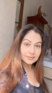 Ayesha Jhulka Instagram - “Marriage is a bond between a person who never remembers anniversaries and another who never forgets them.” – Ogden Nash

#marriage #love #bond #relationshipgoals #relationships #relationship #romance #committment #couple #couplegoals #aj #instagood #instagram #instadaily #monday