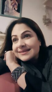 Ayesha Jhulka Instagram - I think we need to hiss 🐍 😂😂

#husbandandwife #relationships #relationship #funnyvideos #funnyreels #funny #fun #marriage #couple #family #instafun #instafunny #aj #instagood #instagram #comedy #comedyvideos #comedyreels #instadaily #wednesday