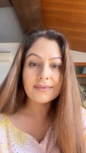 Ayesha Jhulka Instagram - Here’s to love at first sight, and here’s to getting over it the moment you blink. 

#blinkit #blink #blinks #wink #love #loveislove #loveyourself #loveyou #aj #instagood #instagram #instalove #instadaily #saturday #saturdayvibes