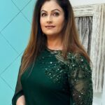 Ayesha Jhulka Instagram - "Happiness is a direction, not a place." — Sydney J. ... Costume @bobbyk_india Makeup @samina_makeupmagic_04 Hair @shparveen347 #green #onset #shoot #shooting #photooftheday #india #talent #talented #aj #instagram #instagood #instadaily #insta #sunday #show @sonytvofficial #tonight #sundayfunday