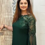 Ayesha Jhulka Instagram - "Happiness is a direction, not a place." — Sydney J. ... Costume @bobbyk_india Makeup @samina_makeupmagic_04 Hair @shparveen347 #green #onset #shoot #shooting #photooftheday #india #talent #talented #aj #instagram #instagood #instadaily #insta #sunday #show @sonytvofficial #tonight #sundayfunday