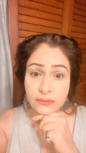 Ayesha Jhulka Instagram - “Marriage is a wonderful institution, but who wants to live in an institution?”—Groucho Marx 😂😂

#marriage #married #husband #wife #husbandandwife #wifelife #aj #problem #fun #instagood #instagram #instadaily #funny #funnyvideos #funnyreels #tuesday