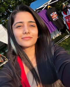 Ayli Ghiya Instagram - Found So many of those selfies in Red 🙈❤️ #photodump