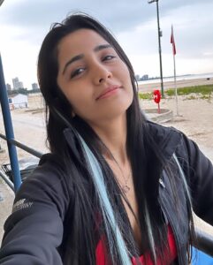 Ayli Ghiya Instagram - Found So many of those selfies in Red 🙈❤️ #photodump