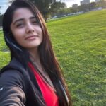Ayli Ghiya Instagram - Found So many of those selfies in Red 🙈❤️ #photodump Montrose Beach