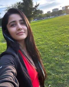 Ayli Ghiya Instagram - Found So many of those selfies in Red 🙈❤️ #photodump
