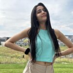 Ayli Ghiya Instagram - Chicago Vibes ☮️ Who amongst you all are from Chicago? And any fall events happening in next 2 weeks/weekends? Should I plan some Meet & Greet🤔 just wondering if I’ll meet more fans/friends from Chicago this time too💃🏻💃🏻 Ps: met quite a few last year! Made a lot of friends last yr and this time as well already💃🏻💃🏻 but can’t wait for what unknown unexpected experiences gonna come my way in the next 2-3 weeks💃🏻💃🏻 Wohoo #excited 🔥 Naperville, Illinois