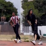 Ayli Ghiya Instagram - Zara Jyadahi tall nahi dikh rahe?🤔🤭🤭😁 Thanks @prajakta_krumper tere vajeh se Hamari height 5 inch se badh gayi😜 #aylisdanceandartacademy #shuffledance #pune #brazil Pune City
