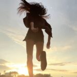 Ayli Ghiya Instagram - Feeling Grounded under the open Sky❤️🖤 #shufflemeetup #nostalgia #shuffledance Montrose Beach