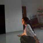 Ayli Ghiya Instagram - Getting back at it.. Contemporary 🫶🏻 Starting with regular contemporary batch after many years! Contact 7020372730 for details & registration ❤️ @alineaby.ayli #contemporarydanceinpune #danceclassesinpune