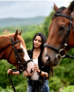 Ayli Ghiya Instagram - A horse doesn't care how much you know until he knows how much you care
@aylighiya ❤️