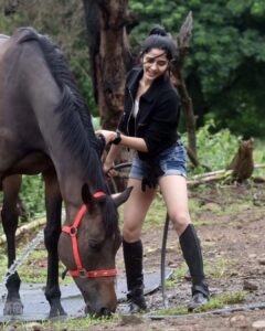 Ayli Ghiya Instagram - A horse doesn't care how much you know until he knows how much you care
@aylighiya ❤️