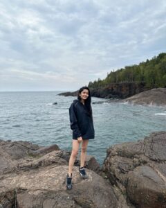 Ayli Ghiya Instagram - When you brother’s hoodie fits you like a dress😂😂😂
#cliffdiving #aftereffects