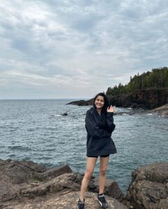 Ayli Ghiya Instagram - When you brother’s hoodie fits you like a dress😂😂😂
#cliffdiving #aftereffects